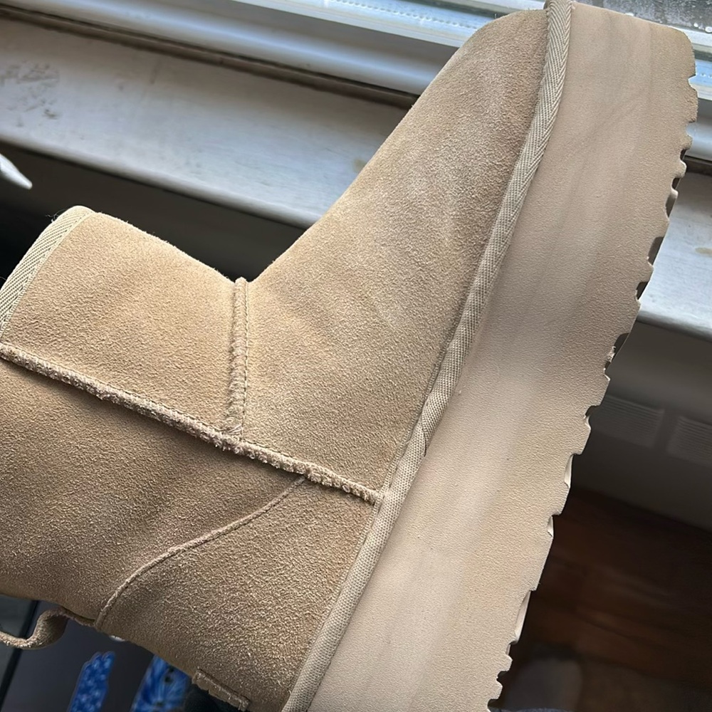 UGG platform mini mustard seed size 8